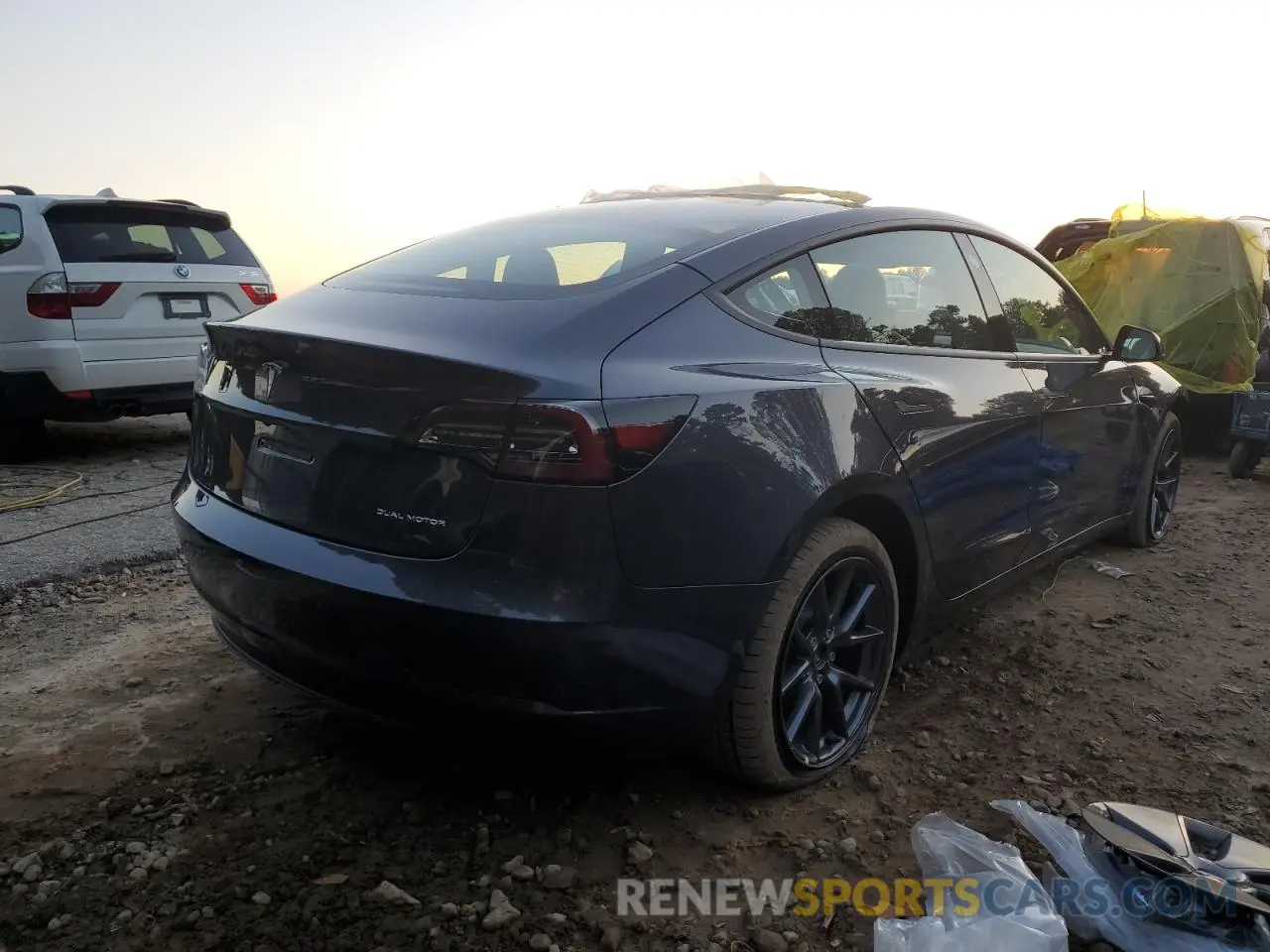 4 Photograph of a damaged car 5YJ3E1EB9NF267483 TESLA MODEL 3 2022