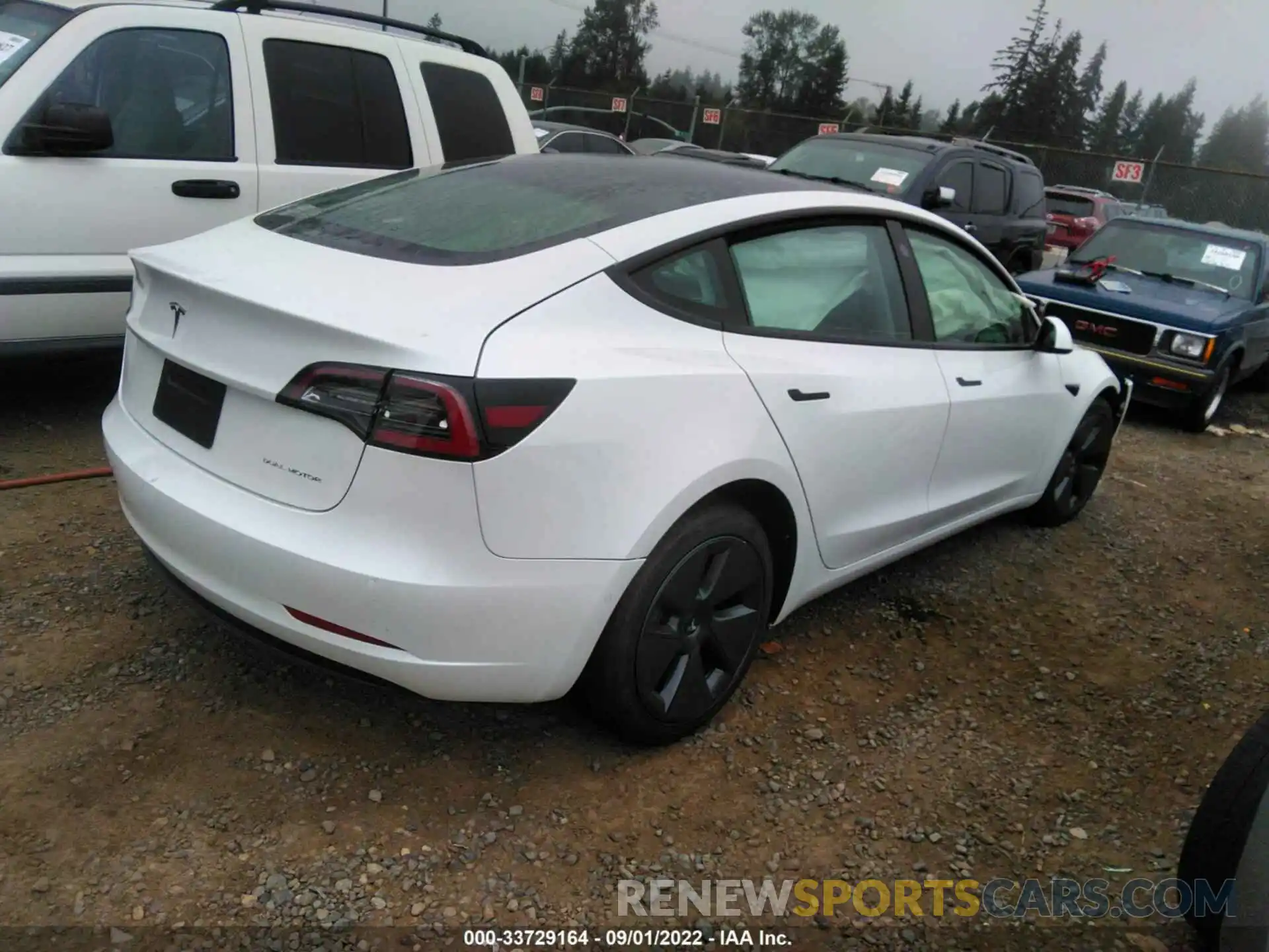 4 Photograph of a damaged car 5YJ3E1EB9NF267550 TESLA MODEL 3 2022