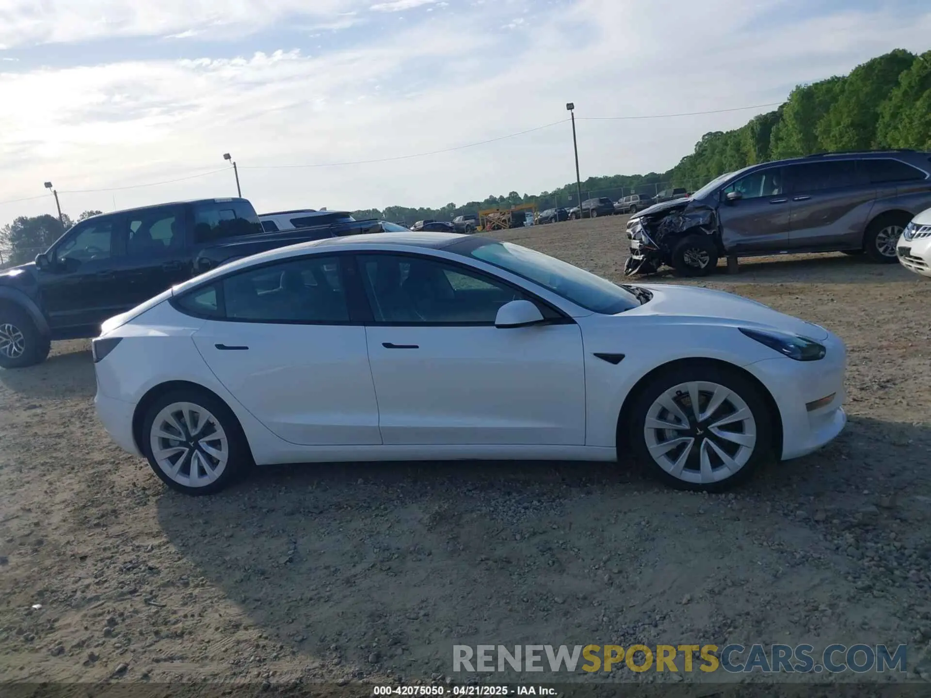 13 Photograph of a damaged car 5YJ3E1EB9NF321073 TESLA MODEL 3 2022