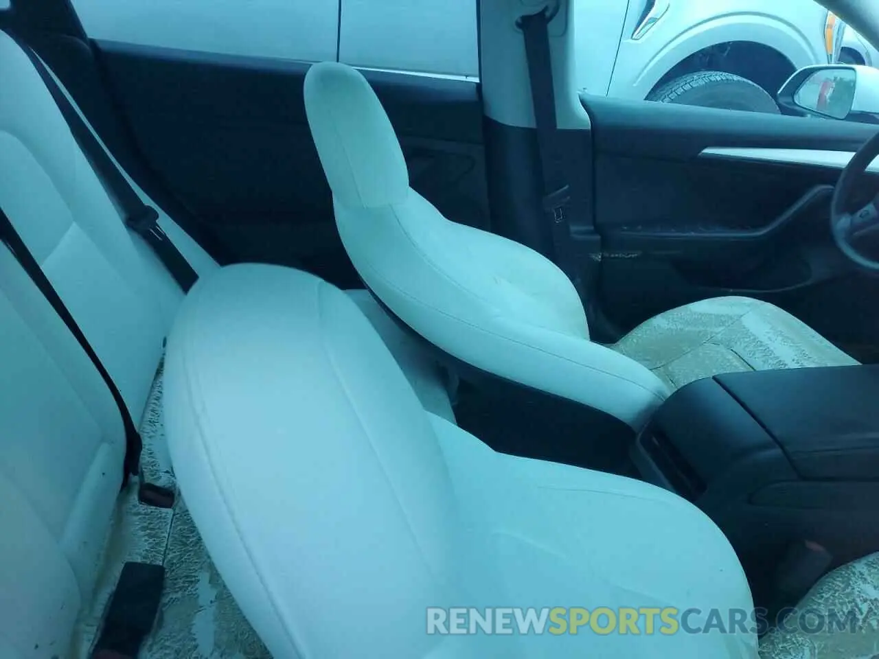 10 Photograph of a damaged car 5YJ3E1EB9NF325799 TESLA MODEL 3 2022