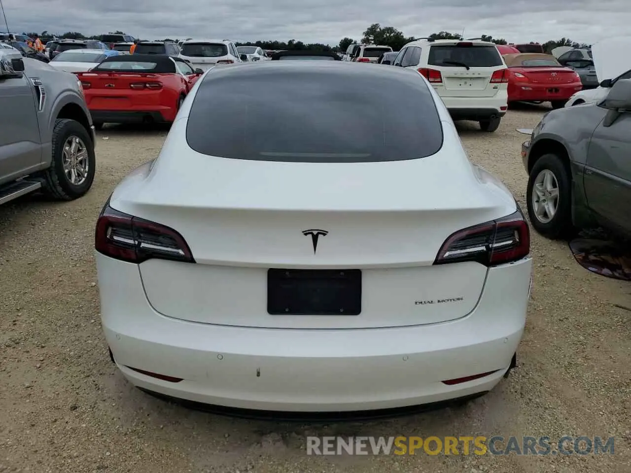 6 Photograph of a damaged car 5YJ3E1EB9NF325799 TESLA MODEL 3 2022