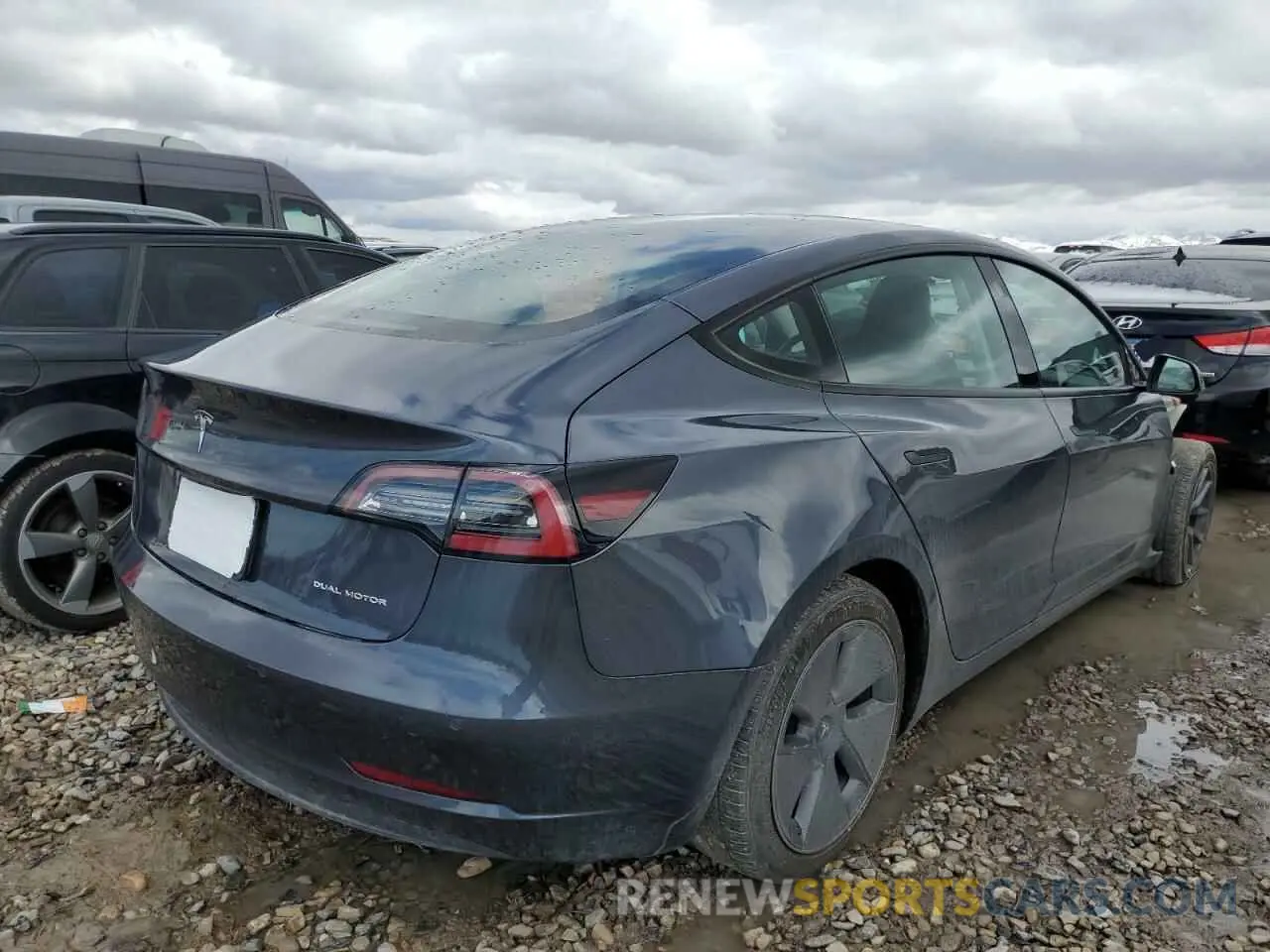 3 Photograph of a damaged car 5YJ3E1EB9NF327066 TESLA MODEL 3 2022