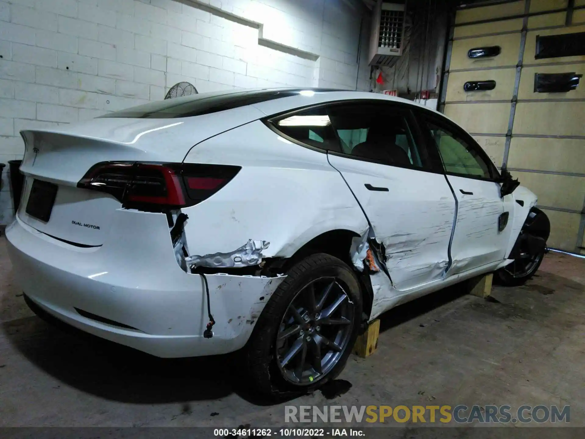 4 Photograph of a damaged car 5YJ3E1EB9NF328539 TESLA MODEL 3 2022