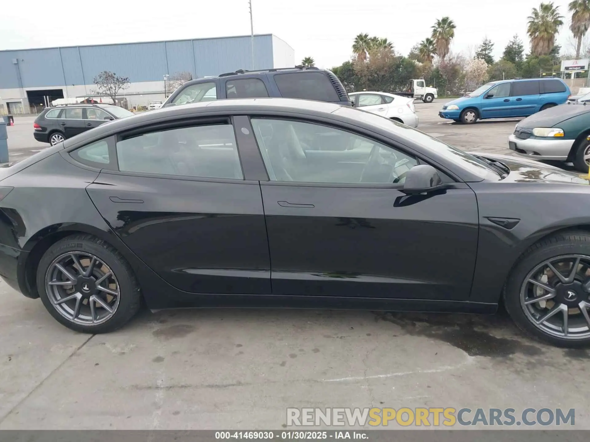 12 Photograph of a damaged car 5YJ3E1EB9NF348368 TESLA MODEL 3 2022