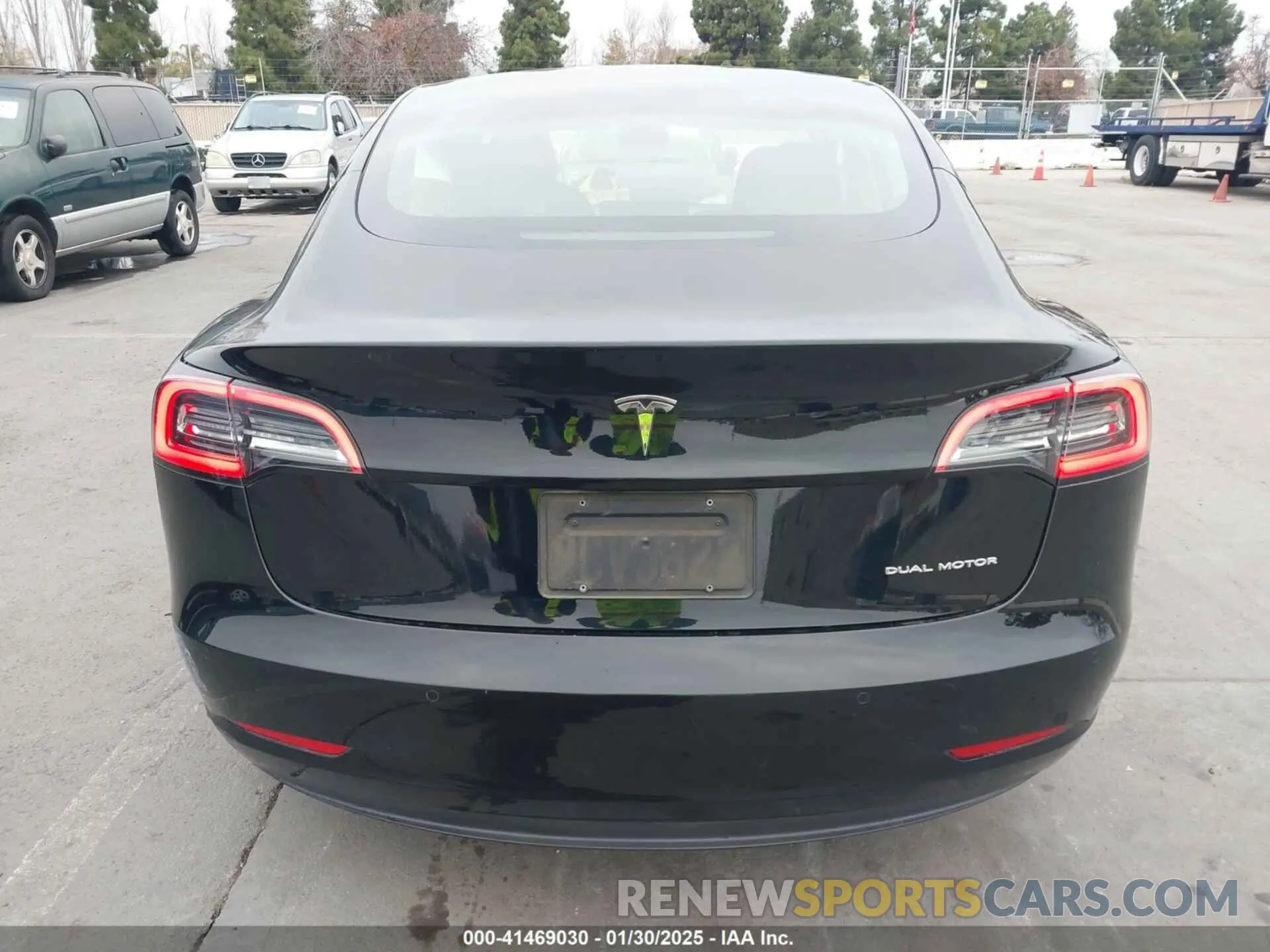 15 Photograph of a damaged car 5YJ3E1EB9NF348368 TESLA MODEL 3 2022