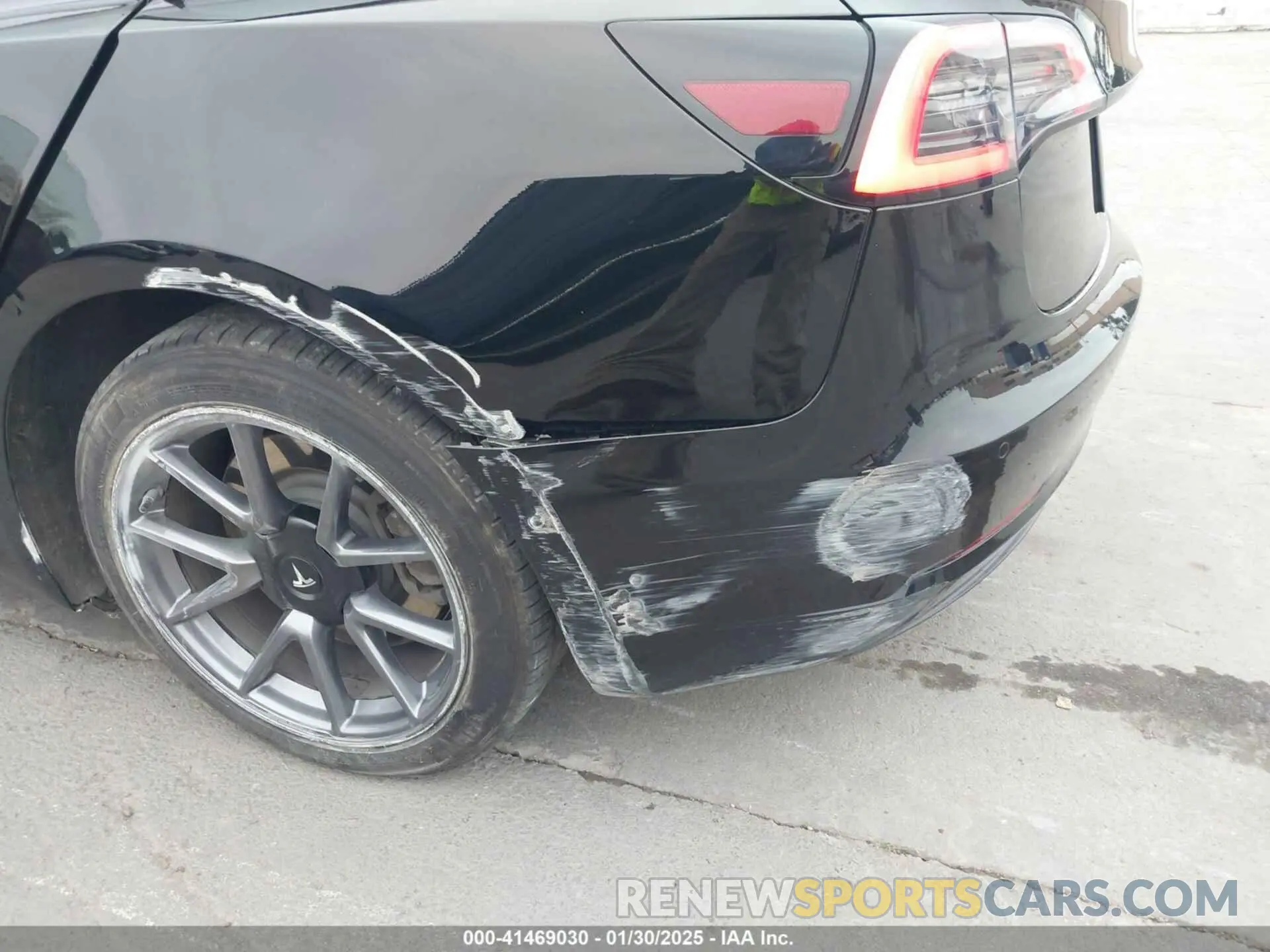 6 Photograph of a damaged car 5YJ3E1EB9NF348368 TESLA MODEL 3 2022