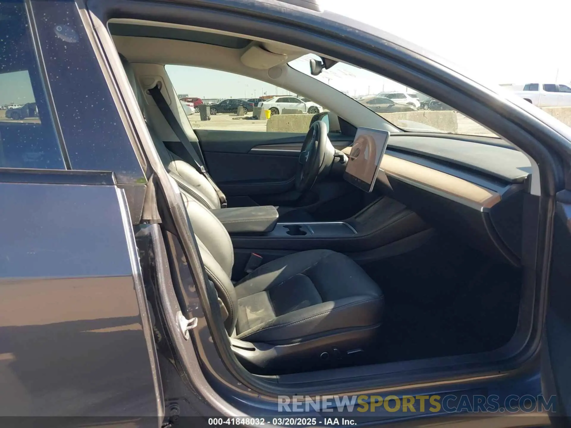 5 Photograph of a damaged car 5YJ3E1EBXNF115762 TESLA MODEL 3 2022