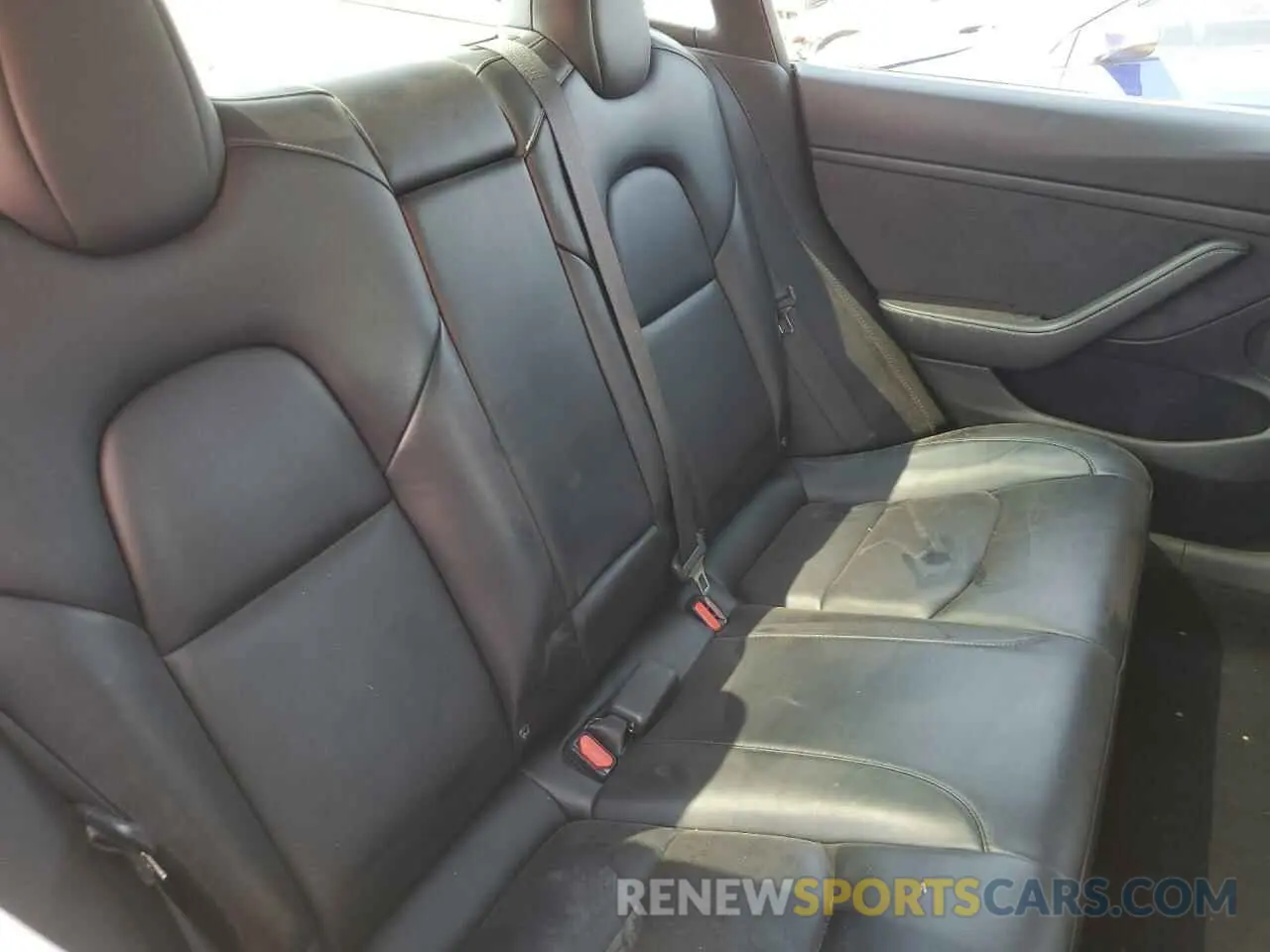 10 Photograph of a damaged car 5YJ3E1EBXNF127250 TESLA MODEL 3 2022