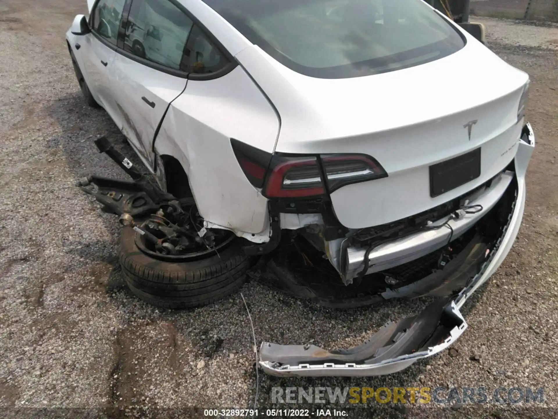 6 Photograph of a damaged car 5YJ3E1EBXNF128284 TESLA MODEL 3 2022