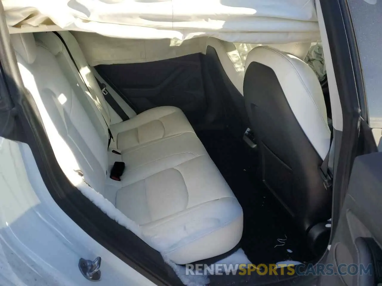 11 Photograph of a damaged car 5YJ3E1EBXNF153346 TESLA MODEL 3 2022