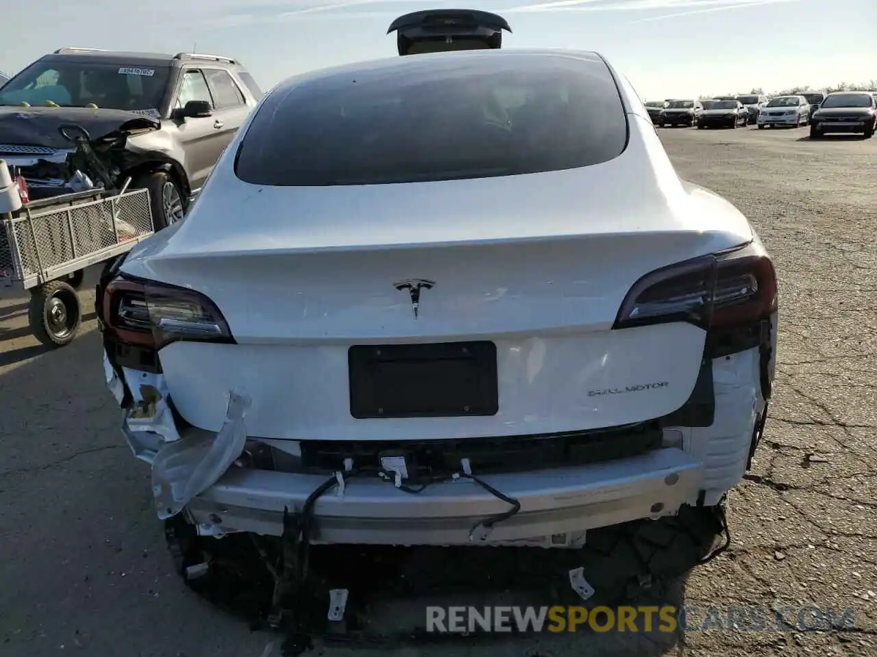 6 Photograph of a damaged car 5YJ3E1EBXNF153654 TESLA MODEL 3 2022