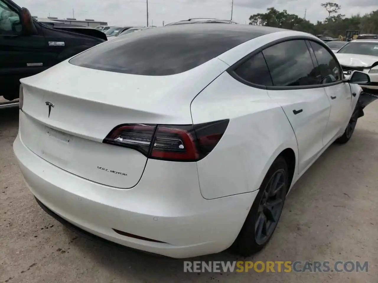 4 Photograph of a damaged car 5YJ3E1EBXNF159096 TESLA MODEL 3 2022