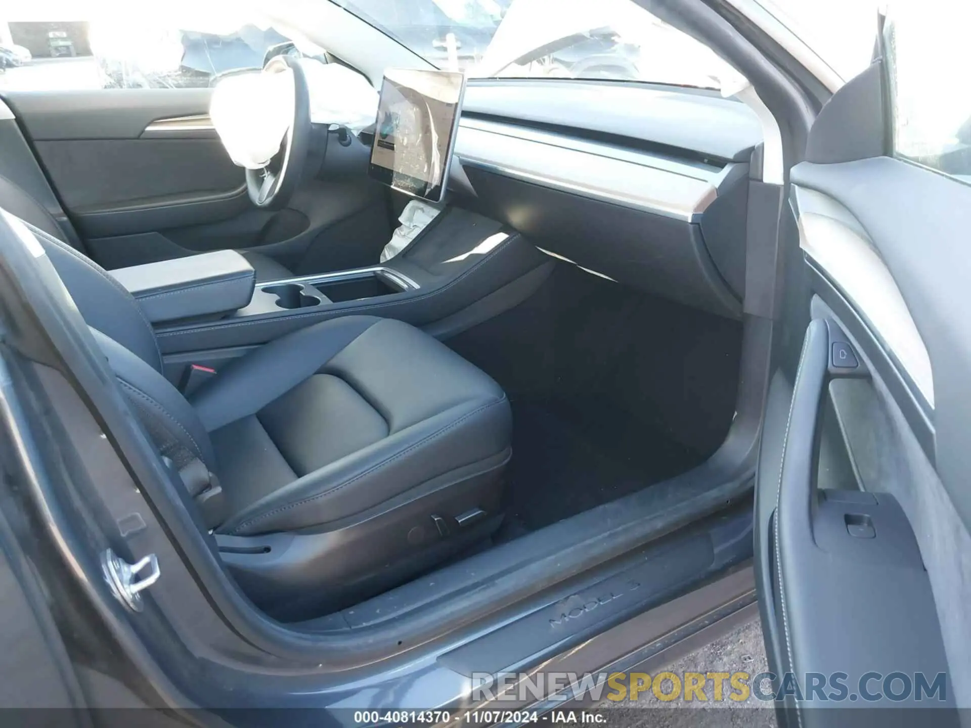 5 Photograph of a damaged car 5YJ3E1EBXNF170518 TESLA MODEL 3 2022