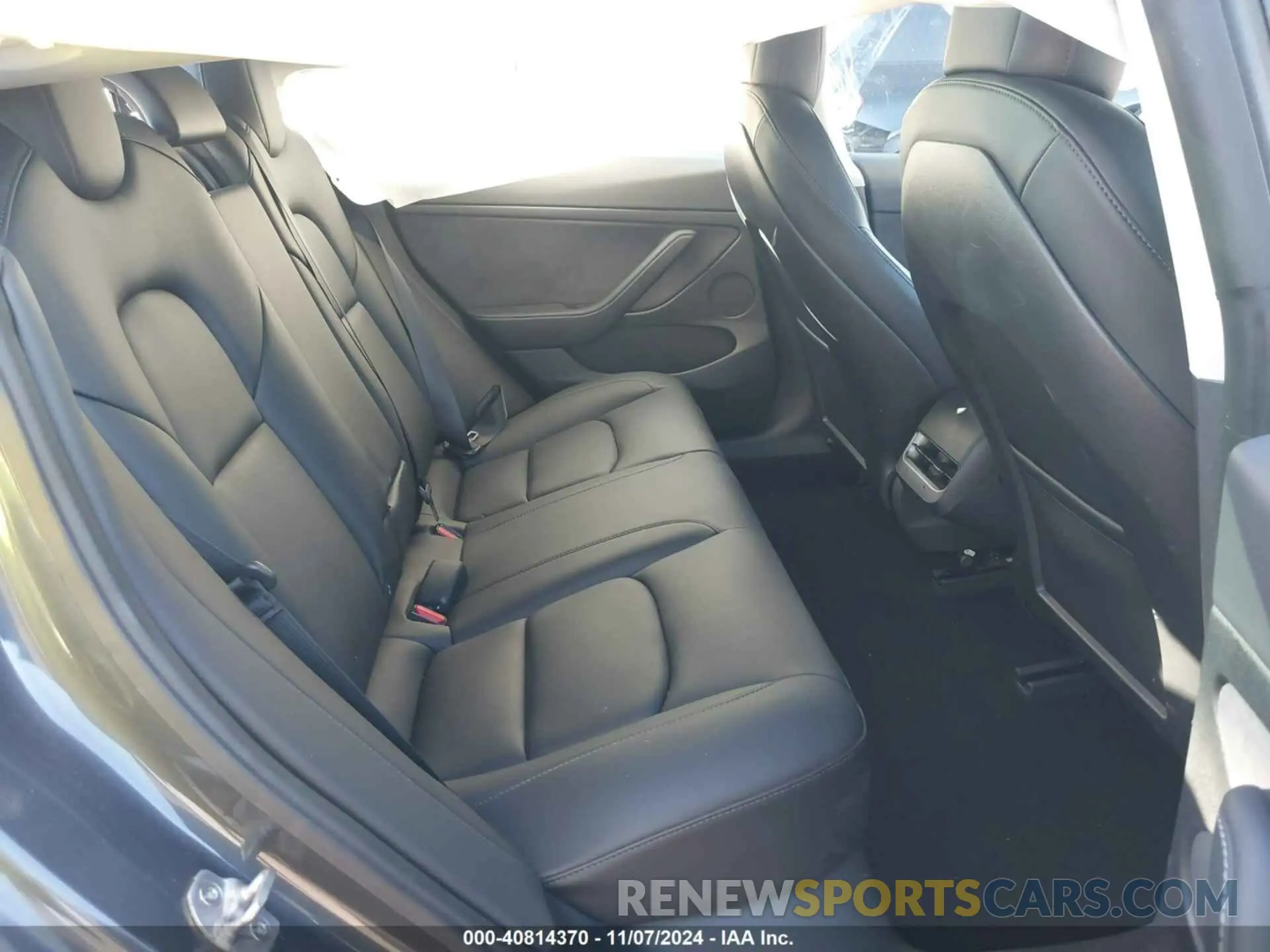 8 Photograph of a damaged car 5YJ3E1EBXNF170518 TESLA MODEL 3 2022