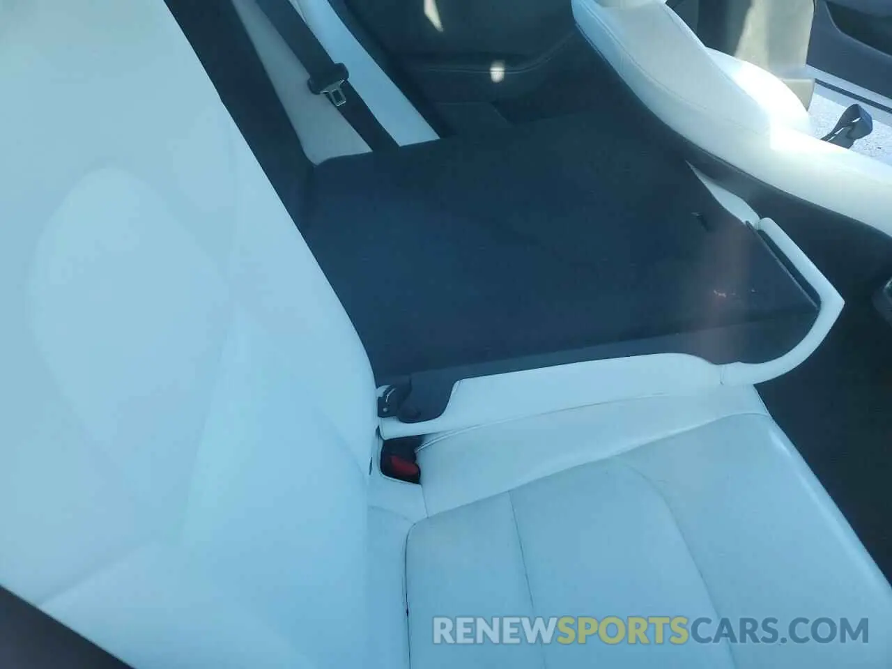 11 Photograph of a damaged car 5YJ3E1EBXNF181454 TESLA MODEL 3 2022