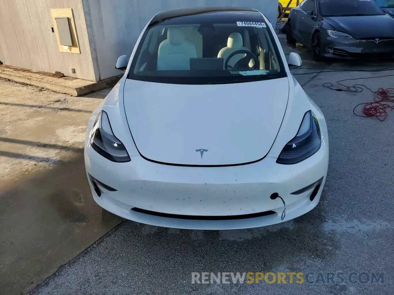 5 Photograph of a damaged car 5YJ3E1EBXNF181454 TESLA MODEL 3 2022
