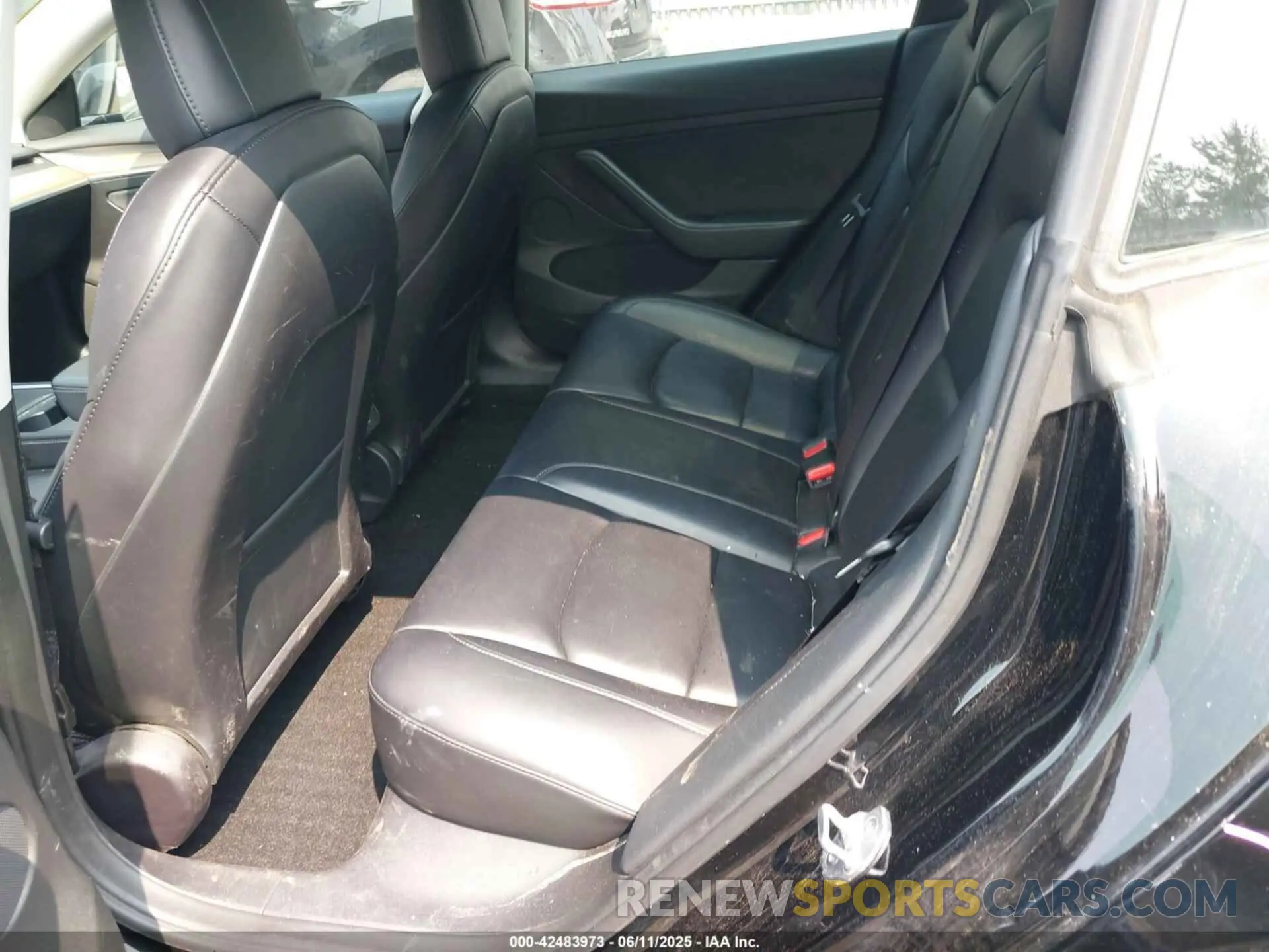8 Photograph of a damaged car 5YJ3E1EBXNF200343 TESLA MODEL 3 2022
