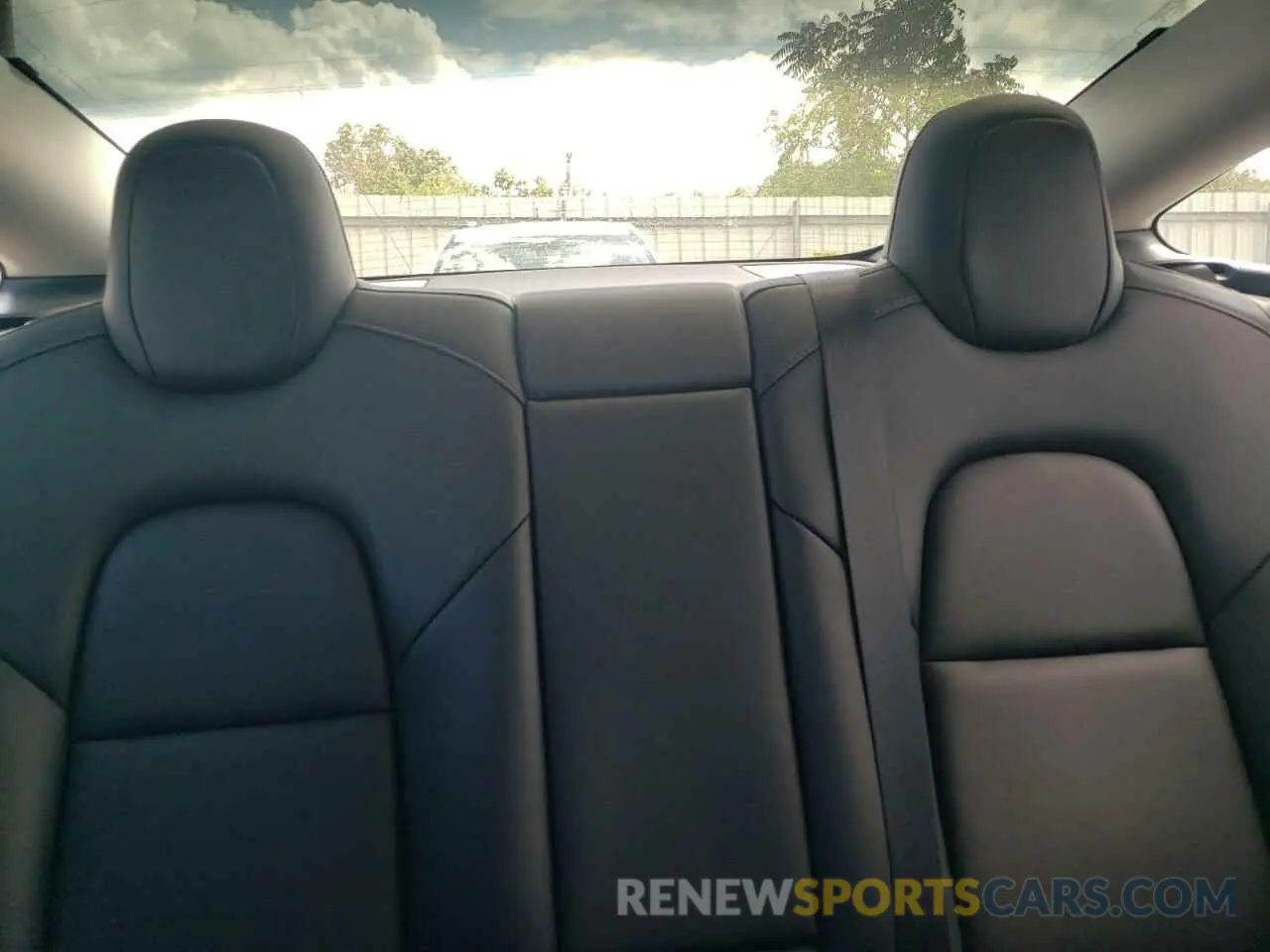 10 Photograph of a damaged car 5YJ3E1EBXNF207681 TESLA MODEL 3 2022
