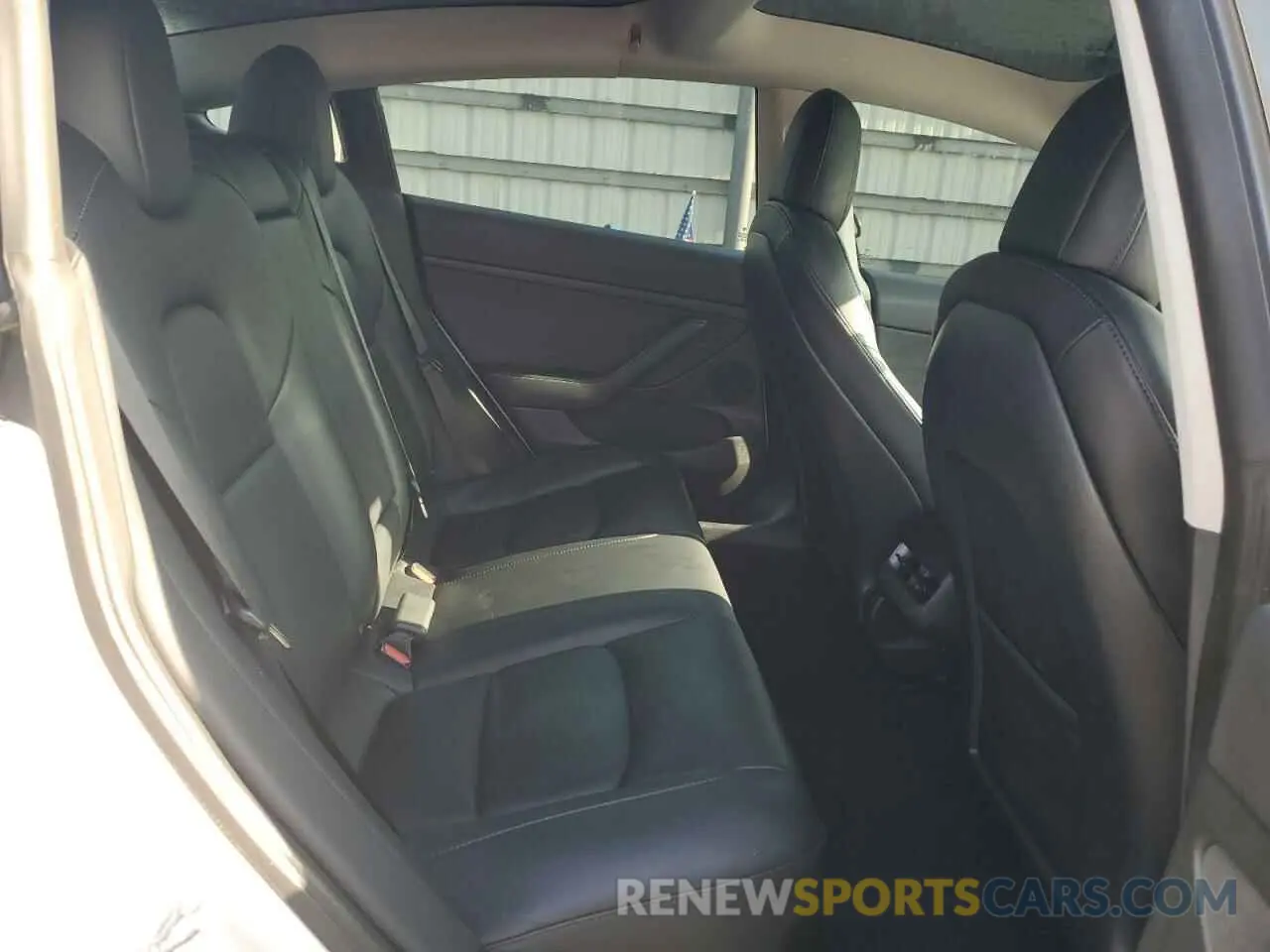 11 Photograph of a damaged car 5YJ3E1EBXNF237537 TESLA MODEL 3 2022
