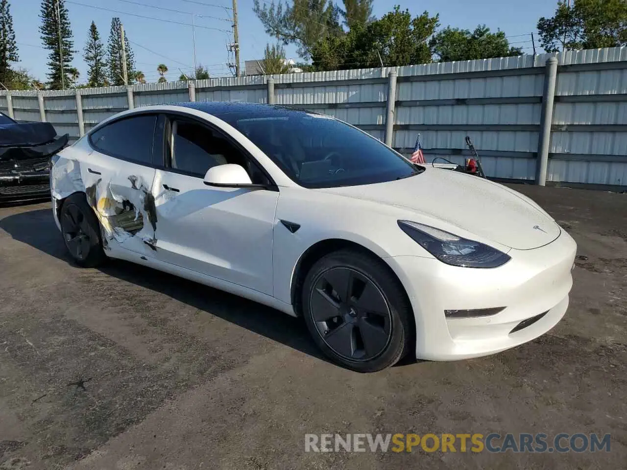 4 Photograph of a damaged car 5YJ3E1EBXNF237537 TESLA MODEL 3 2022