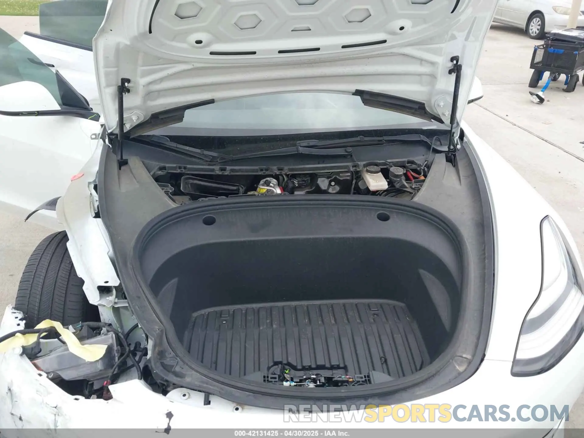 10 Photograph of a damaged car 5YJ3E1EBXNF246318 TESLA MODEL 3 2022