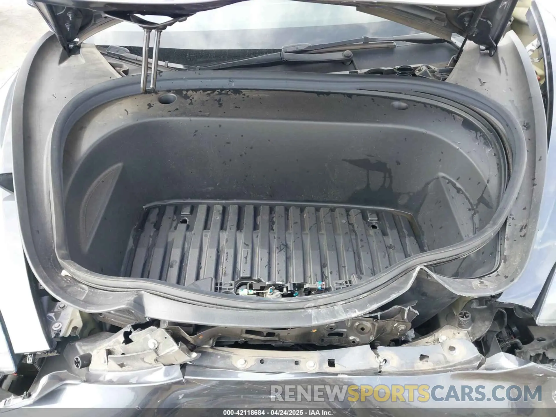 10 Photograph of a damaged car 5YJ3E1EBXNF250840 TESLA MODEL 3 2022