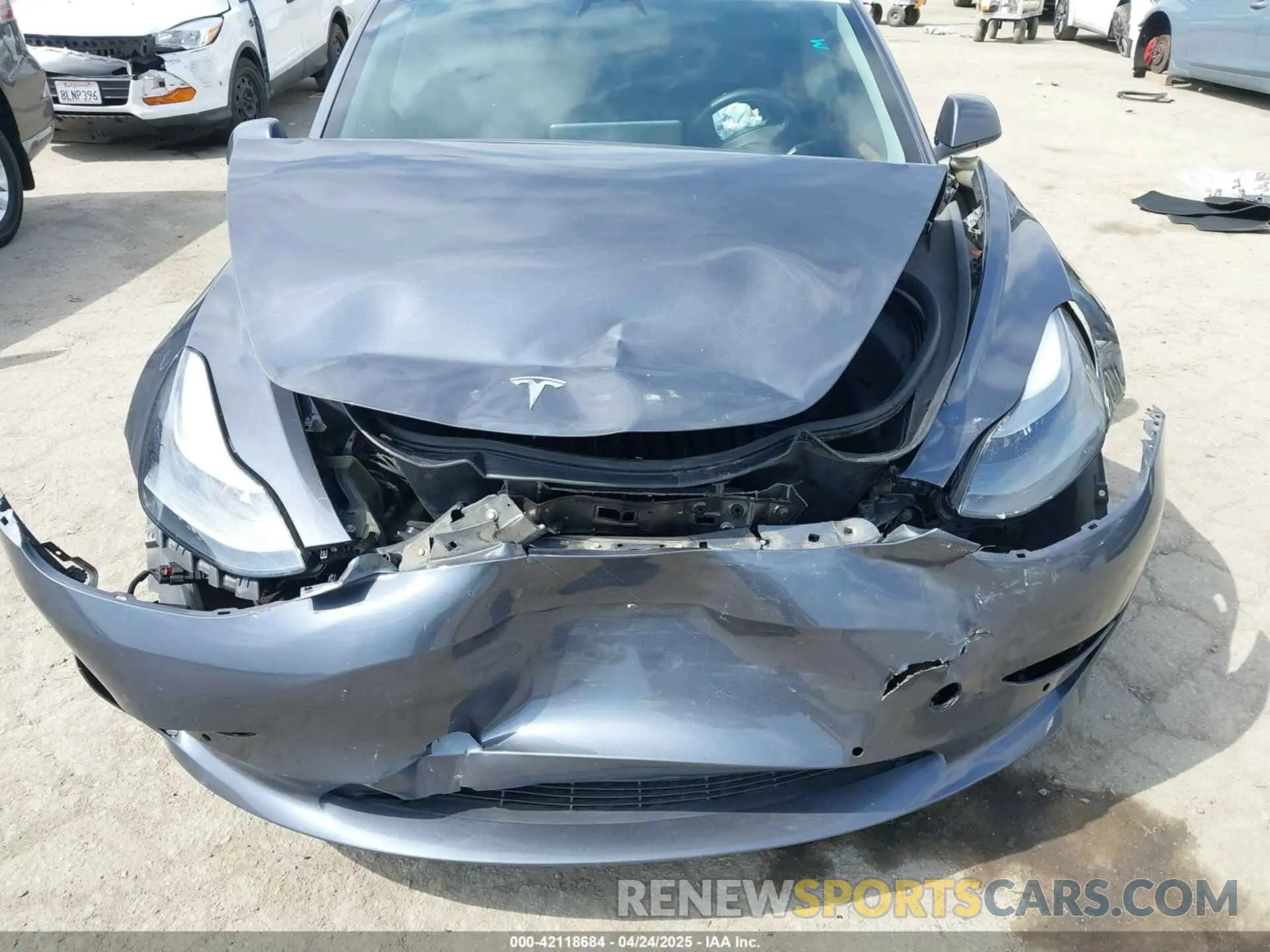 18 Photograph of a damaged car 5YJ3E1EBXNF250840 TESLA MODEL 3 2022