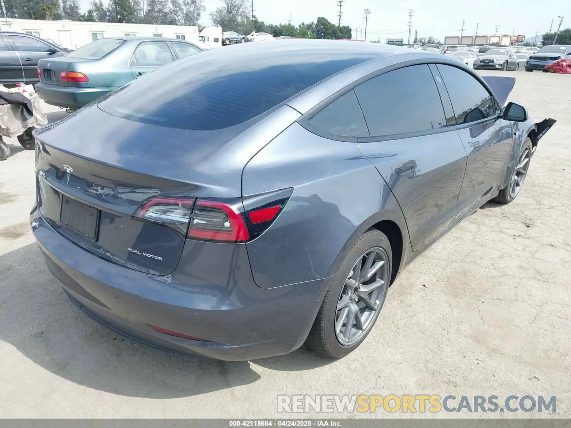 4 Photograph of a damaged car 5YJ3E1EBXNF250840 TESLA MODEL 3 2022