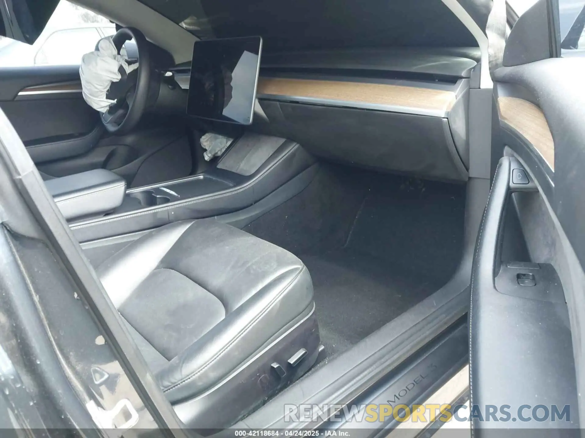 5 Photograph of a damaged car 5YJ3E1EBXNF250840 TESLA MODEL 3 2022