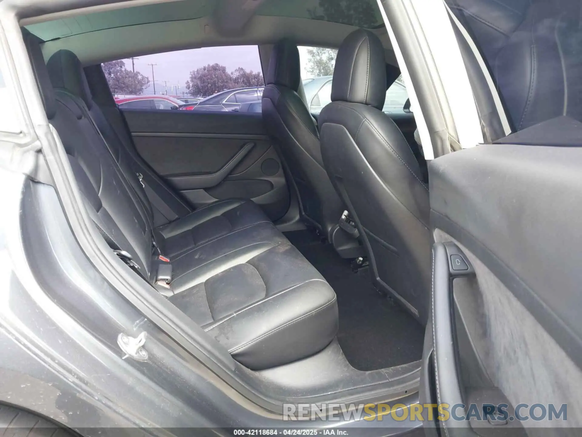 8 Photograph of a damaged car 5YJ3E1EBXNF250840 TESLA MODEL 3 2022