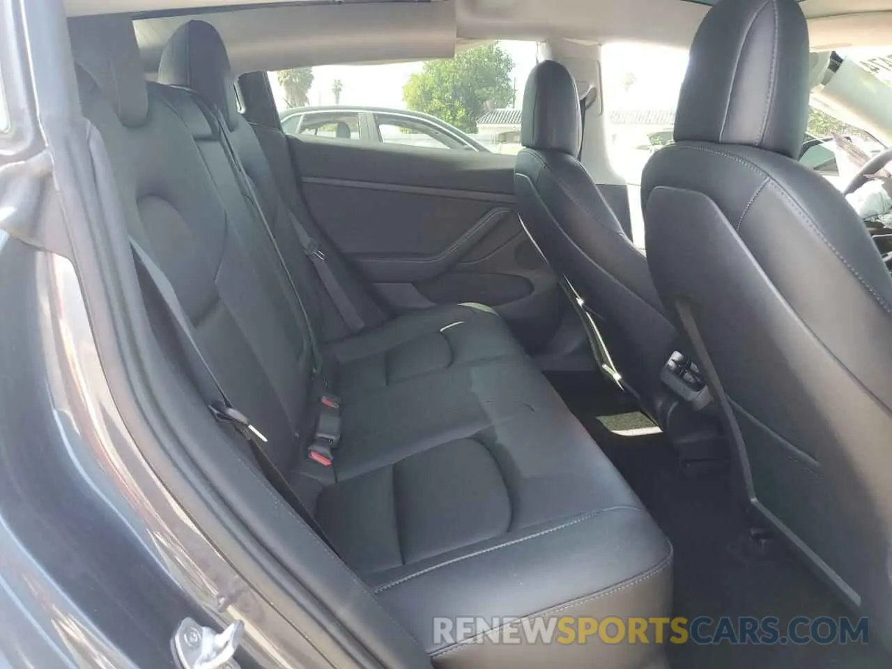 10 Photograph of a damaged car 5YJ3E1EBXNF267671 TESLA MODEL 3 2022