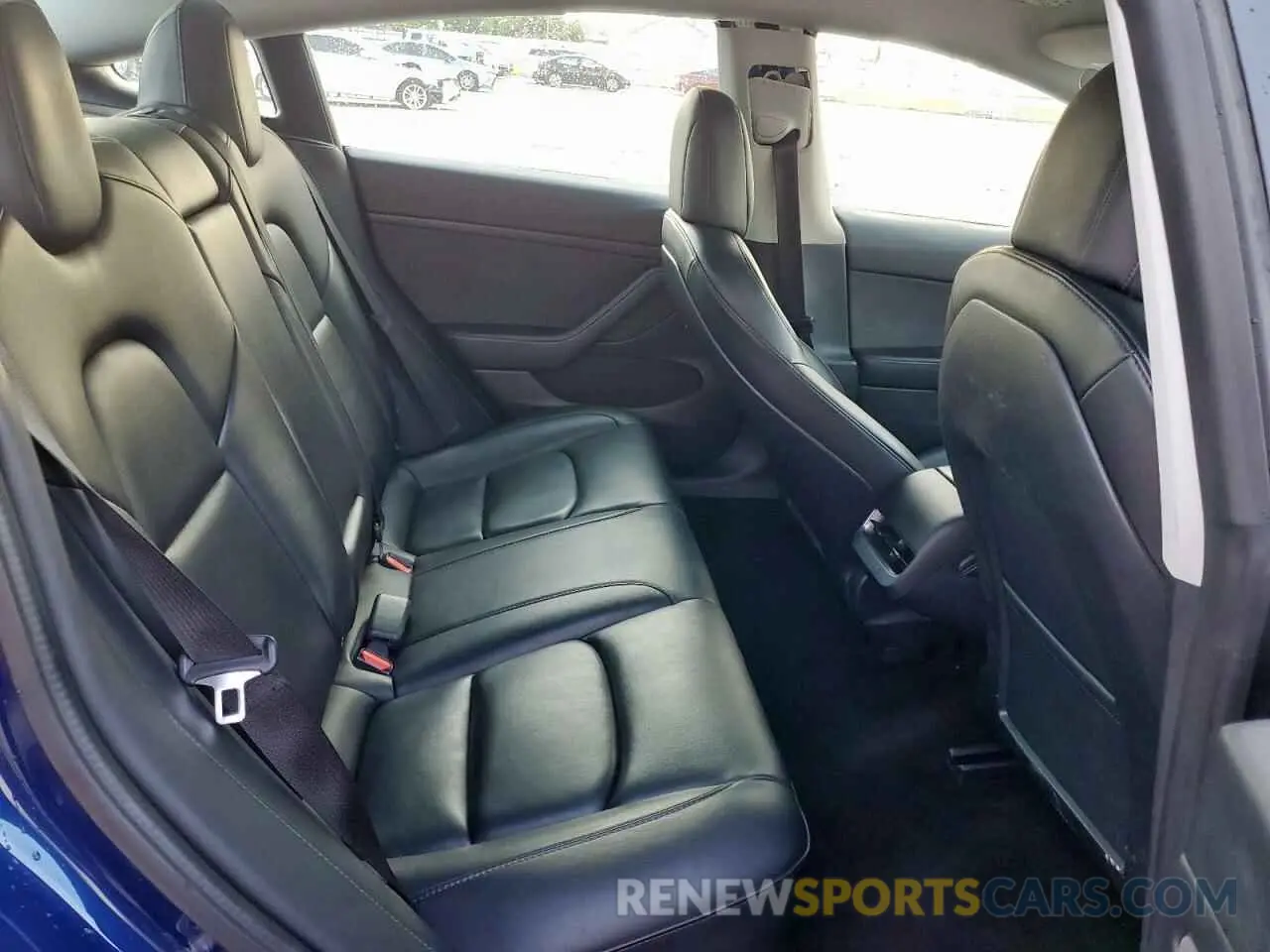 11 Photograph of a damaged car 5YJ3E1EBXNF286169 TESLA MODEL 3 2022