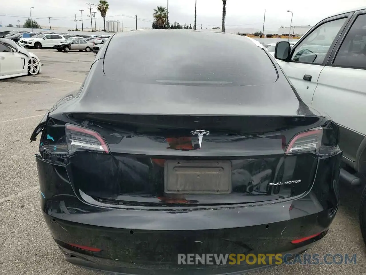 6 Photograph of a damaged car 5YJ3E1EBXNF295261 TESLA MODEL 3 2022