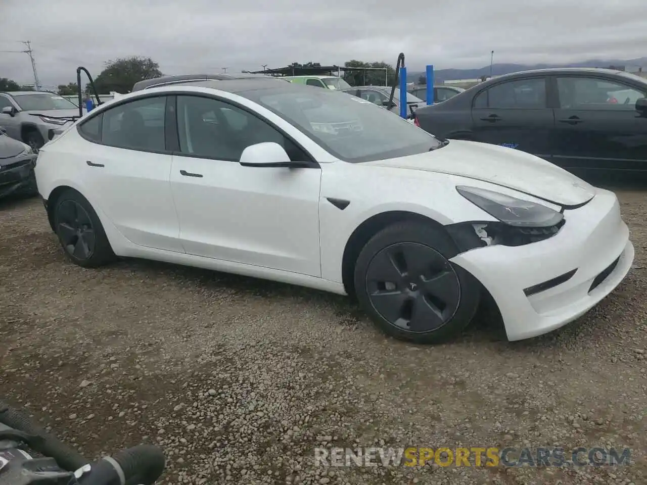 4 Photograph of a damaged car 5YJ3E1EBXNF298483 TESLA MODEL 3 2022