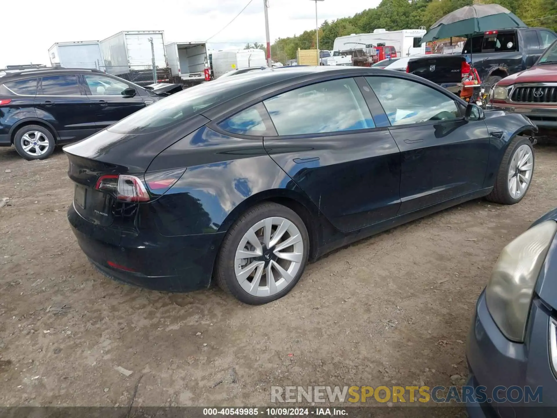 4 Photograph of a damaged car 5YJ3E1EBXNF304878 TESLA MODEL 3 2022