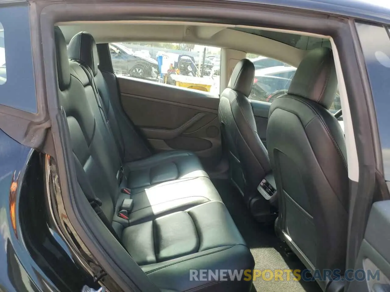 10 Photograph of a damaged car 5YJ3E1EBXNF304895 TESLA MODEL 3 2022