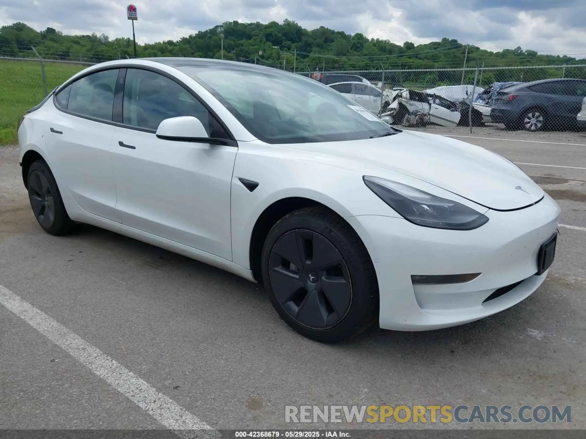 1 Photograph of a damaged car 5YJ3E1EBXNF319851 TESLA MODEL 3 2022