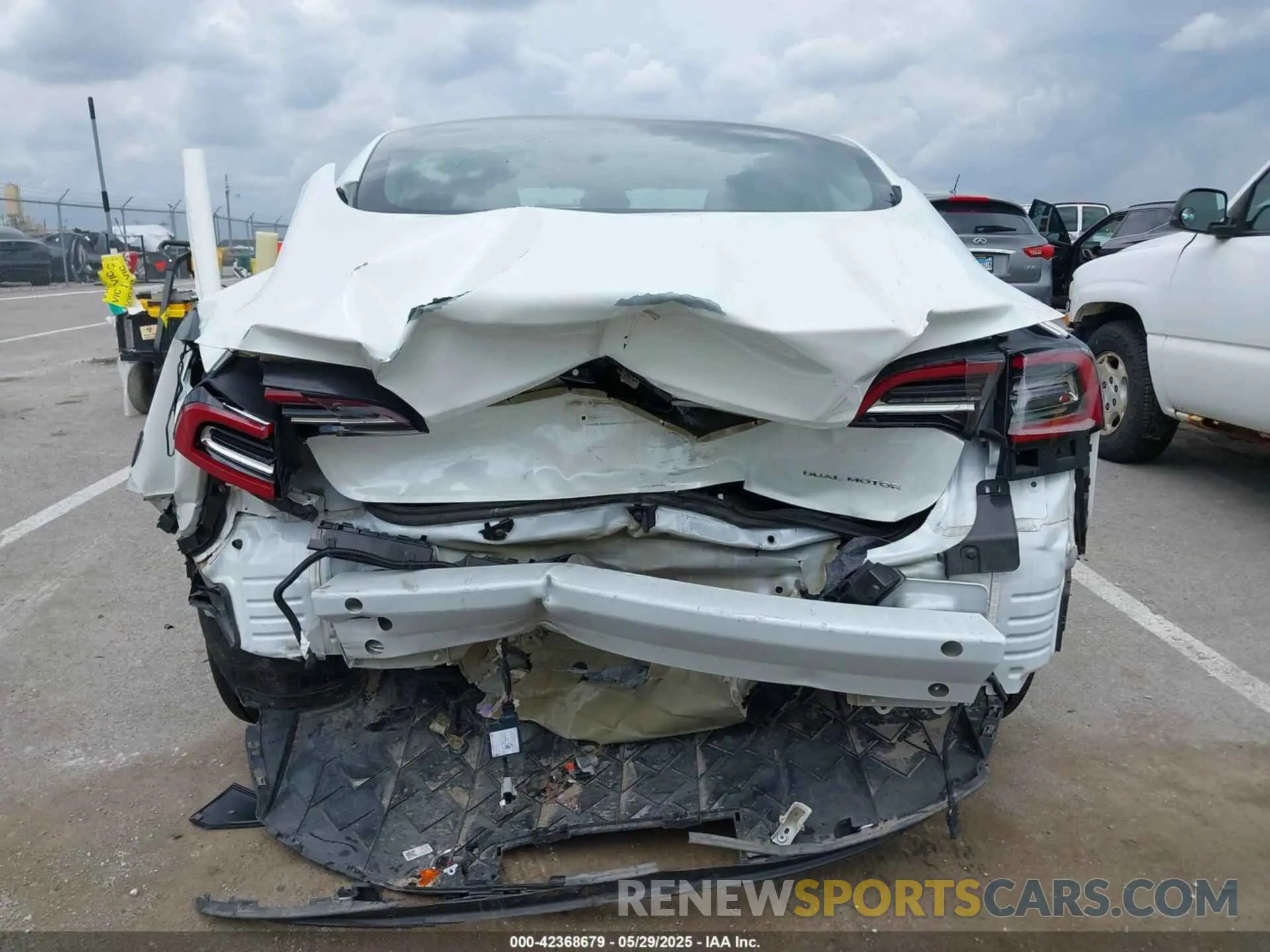 16 Photograph of a damaged car 5YJ3E1EBXNF319851 TESLA MODEL 3 2022