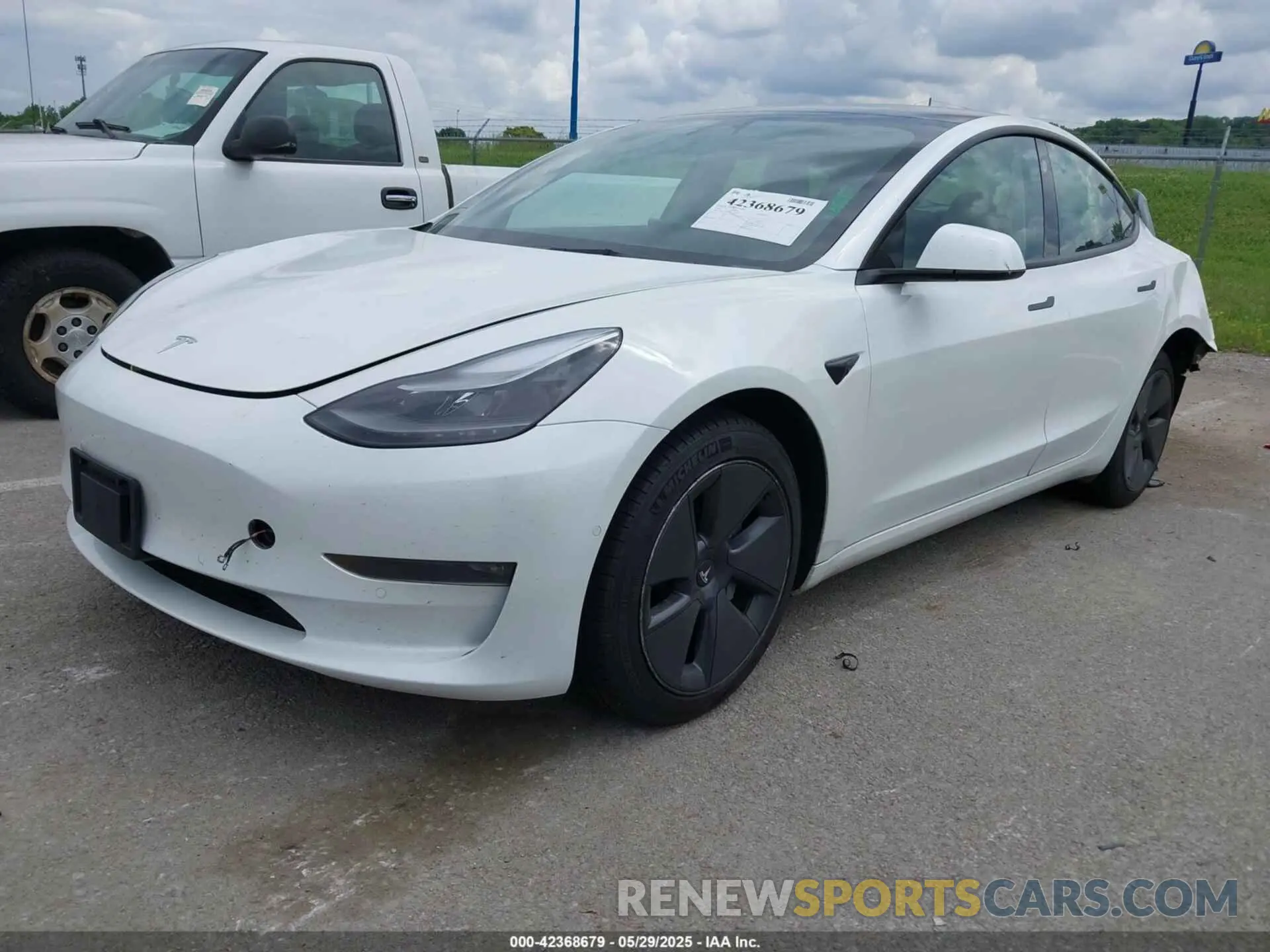 2 Photograph of a damaged car 5YJ3E1EBXNF319851 TESLA MODEL 3 2022