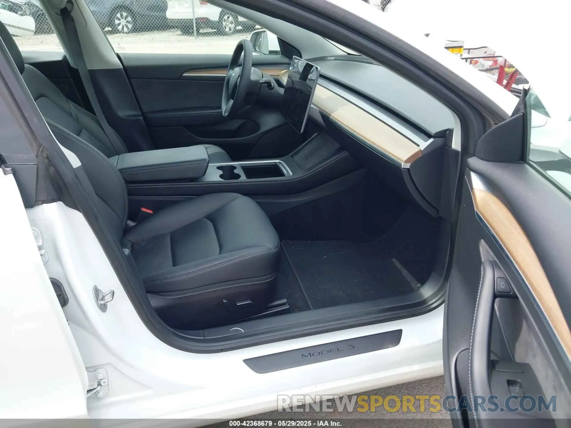 5 Photograph of a damaged car 5YJ3E1EBXNF319851 TESLA MODEL 3 2022