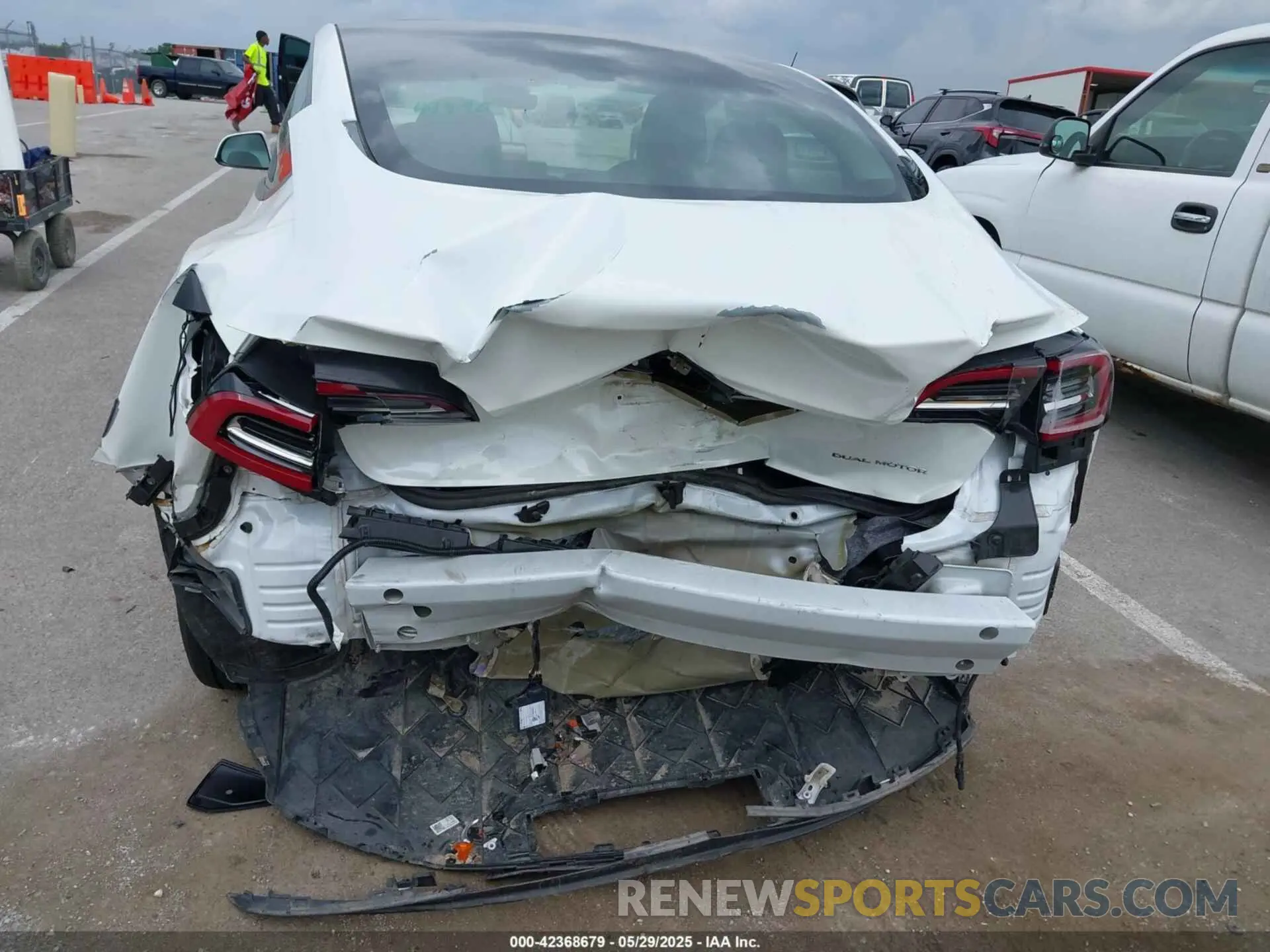 6 Photograph of a damaged car 5YJ3E1EBXNF319851 TESLA MODEL 3 2022
