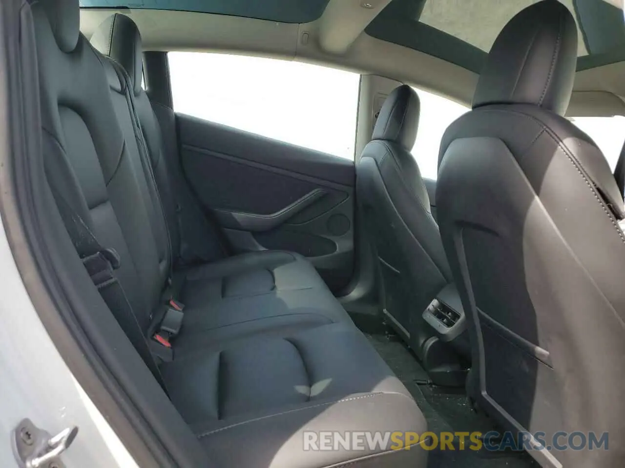 10 Photograph of a damaged car 5YJ3E1EBXNF330719 TESLA MODEL 3 2022