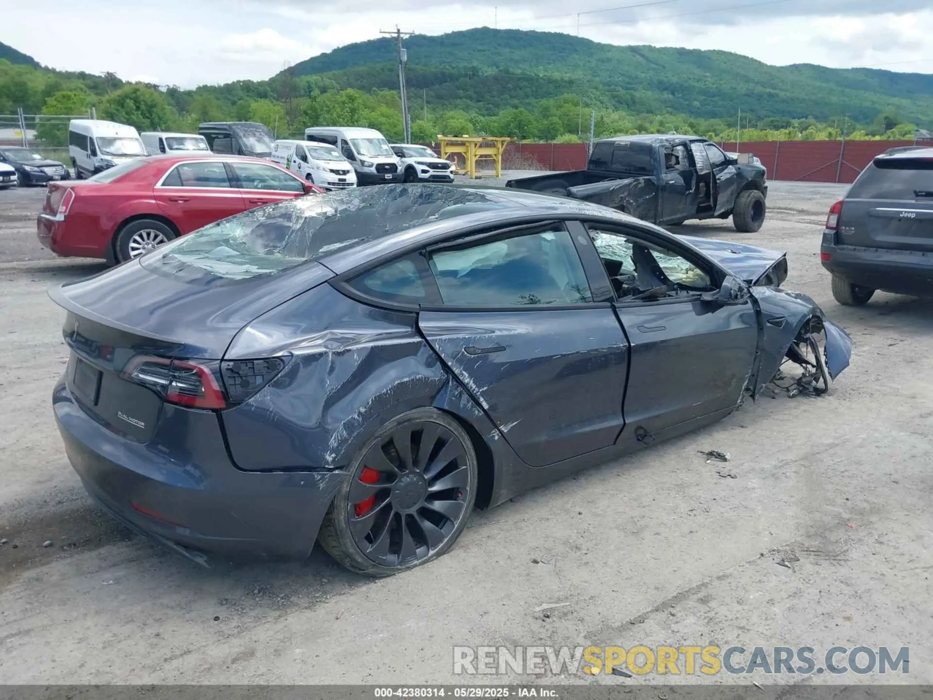 4 Photograph of a damaged car 5YJ3E1EC0NF174232 TESLA MODEL 3 2022