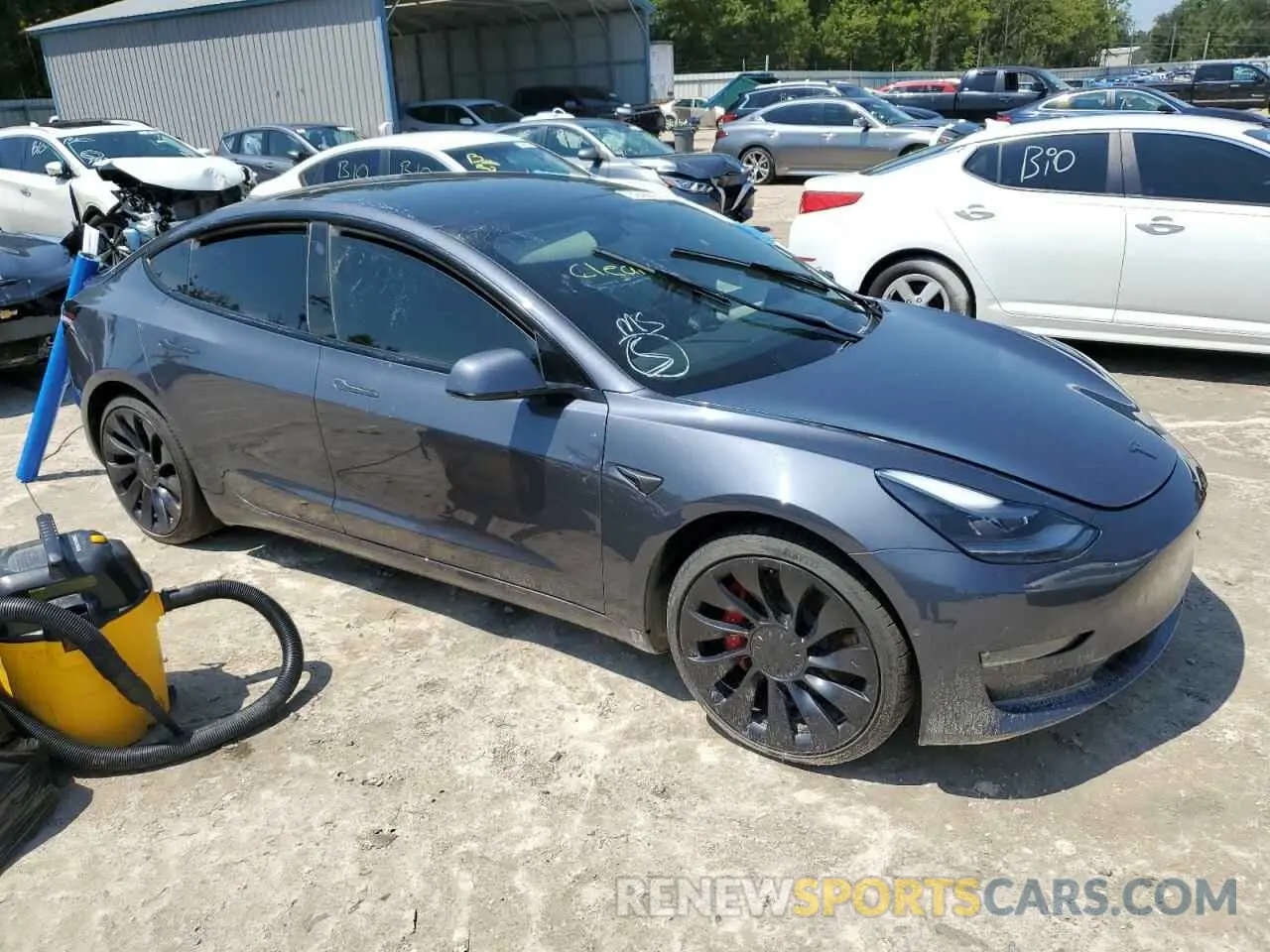 4 Photograph of a damaged car 5YJ3E1EC0NF261869 TESLA MODEL 3 2022
