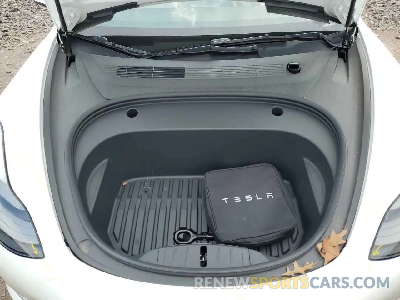11 Photograph of a damaged car 5YJ3E1EC1NF104528 TESLA MODEL 3 2022
