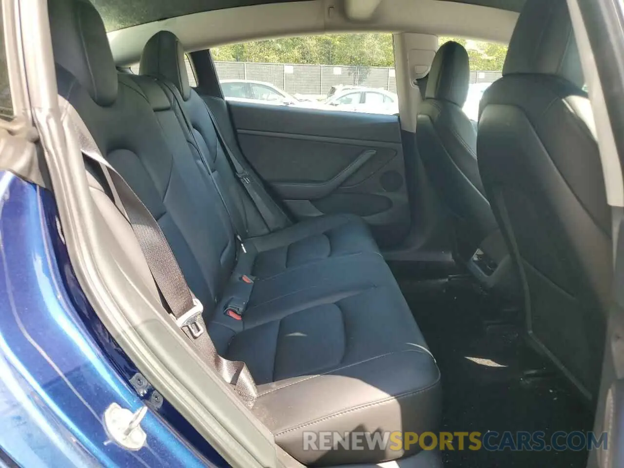 10 Photograph of a damaged car 5YJ3E1EC1NF124116 TESLA MODEL 3 2022