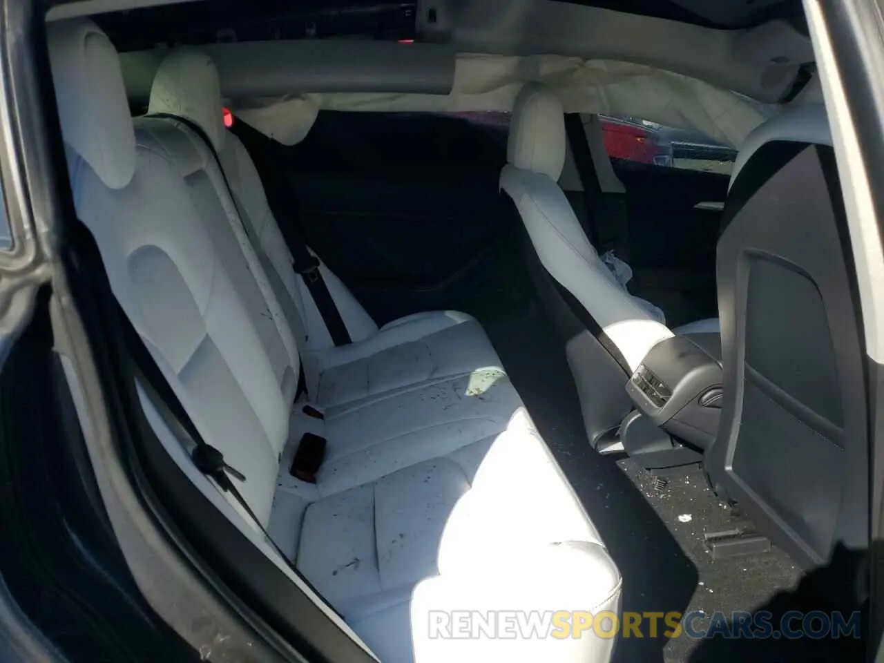 10 Photograph of a damaged car 5YJ3E1EC2NF261811 TESLA MODEL 3 2022