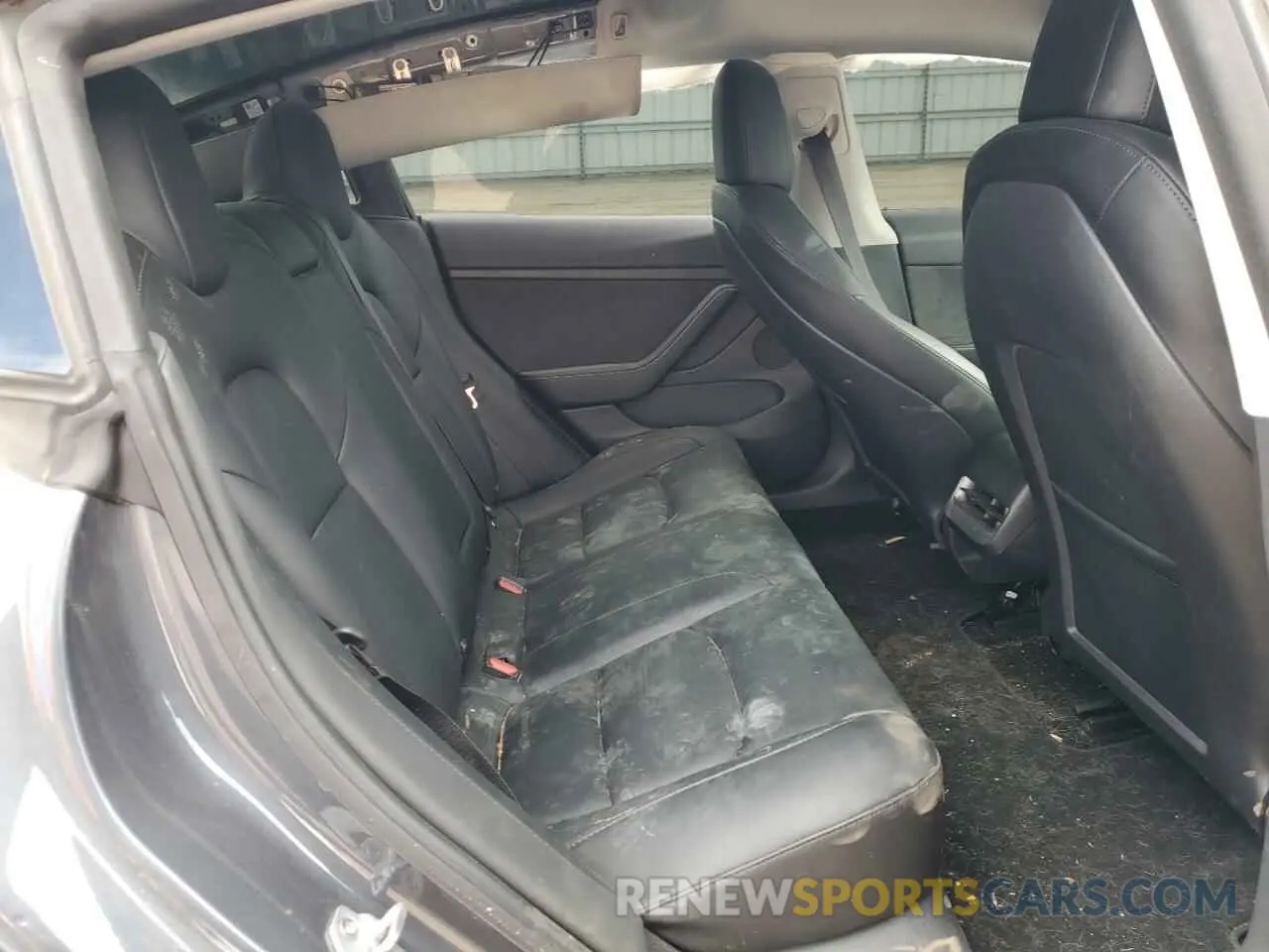10 Photograph of a damaged car 5YJ3E1EC2NF357843 TESLA MODEL 3 2022