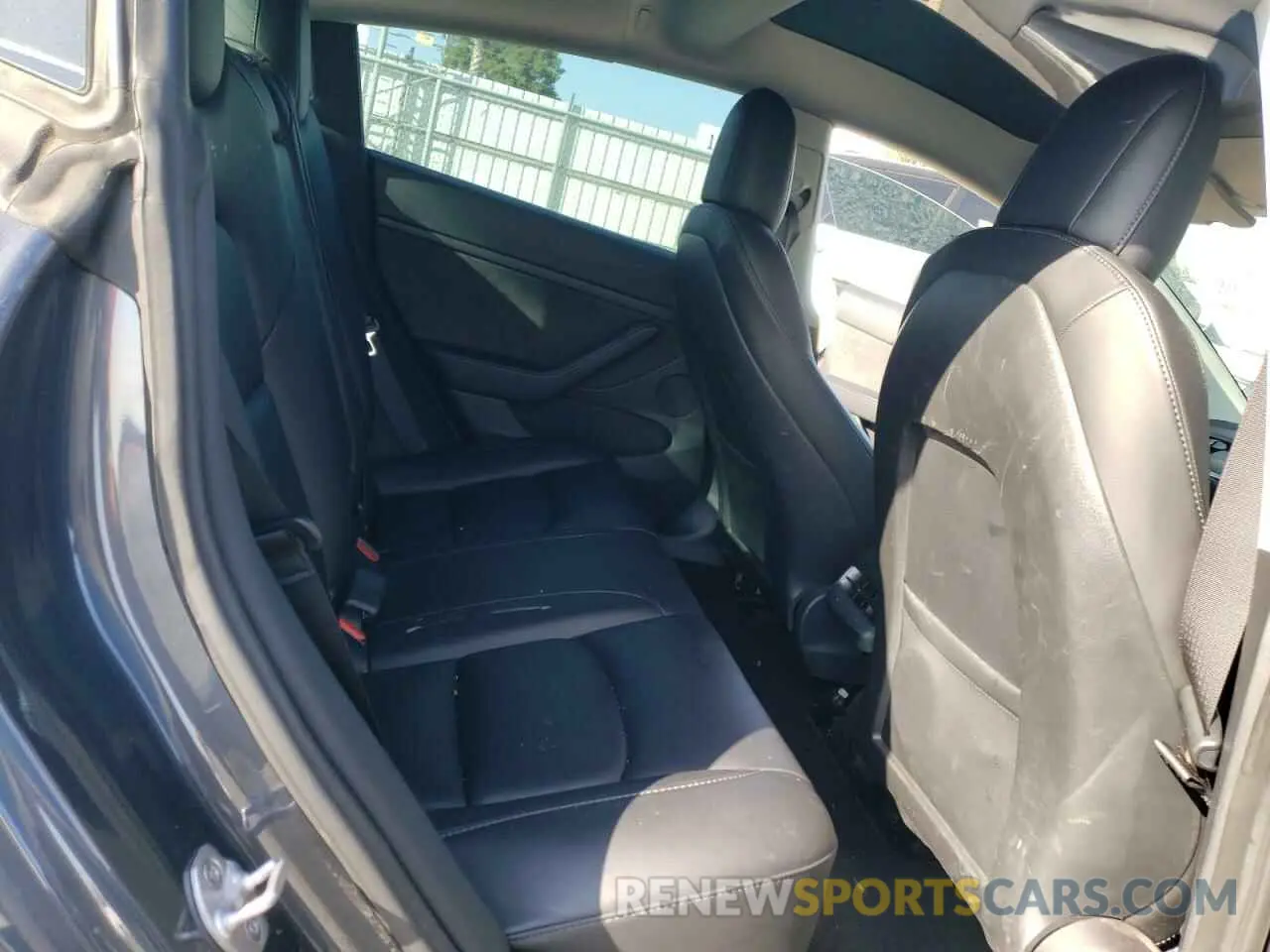 10 Photograph of a damaged car 5YJ3E1EC3NF210351 TESLA MODEL 3 2022