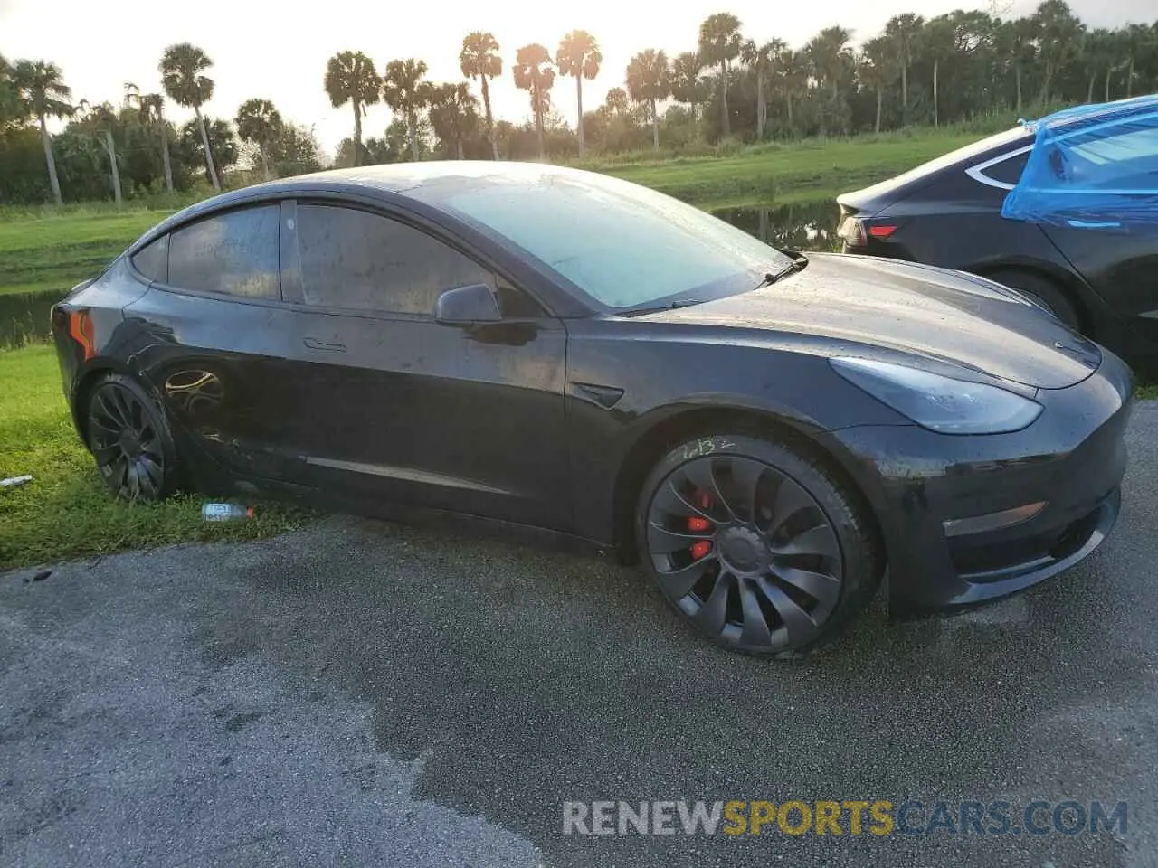 4 Photograph of a damaged car 5YJ3E1EC3NF254723 TESLA MODEL 3 2022